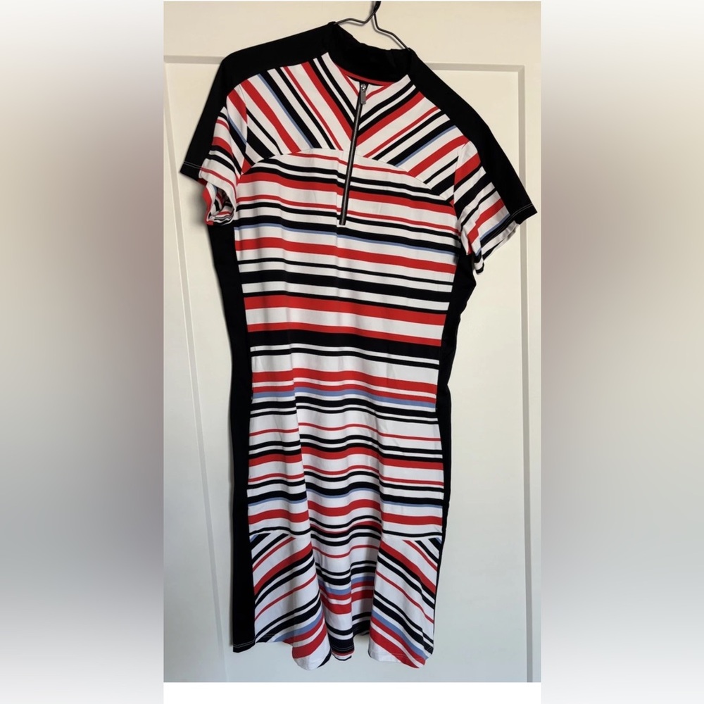 NWOT Tail Dress  Large White Black Red Short Sleeve 1/4 Zip Golf No Shorts